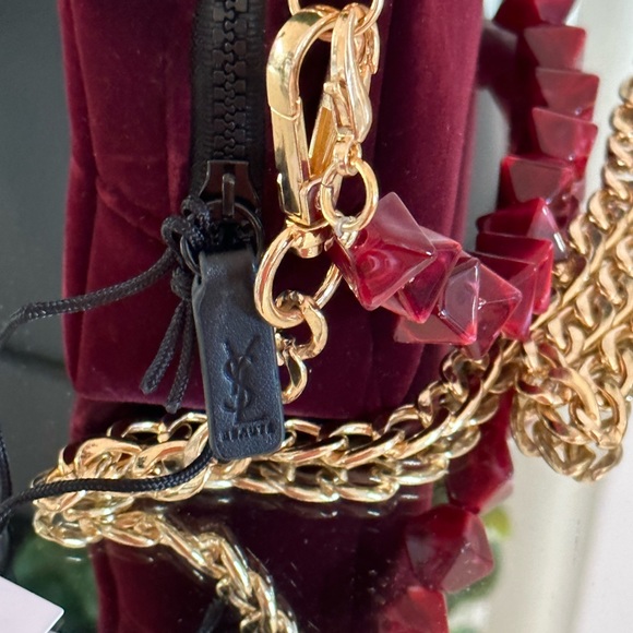 - Yves Saint Laurent - Picture 11 of 17